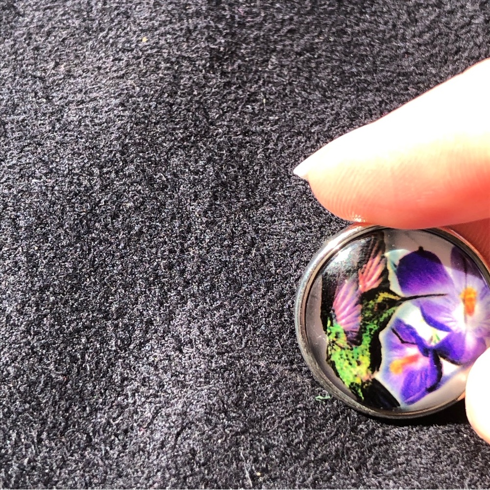 Hummingbird Snap Button | NWOT - Picture 3 of 4